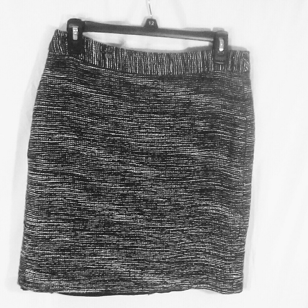 Banana Republic Black & White w/Metallic Silver Short Skirt Size 6